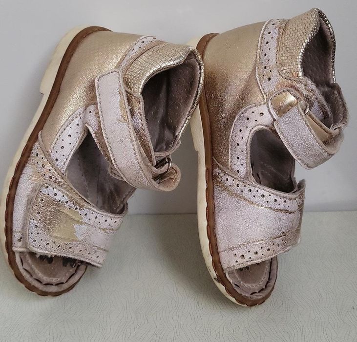 Туфельки на девочку на липучке