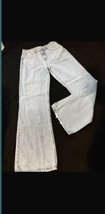 Широки дънки актуални за сезона