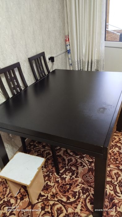 Продаю стол с 6 стульями