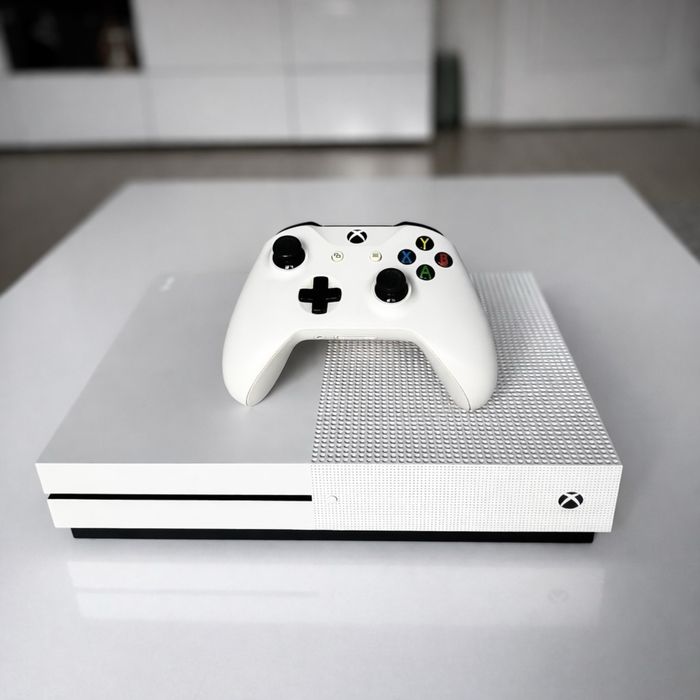 Xbox One S 1TB + Controller