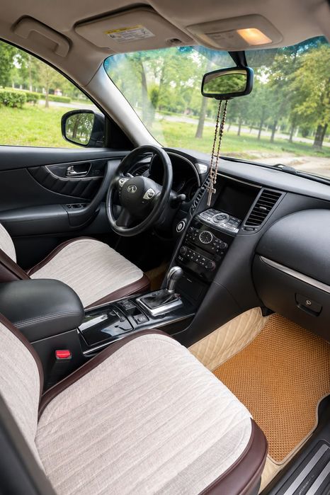 Продам автомобиль Infiniti FX35