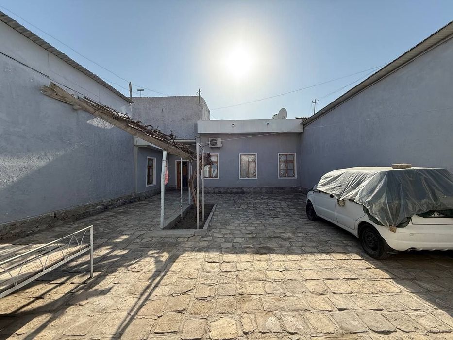 Ховли сотилади эски шахарда