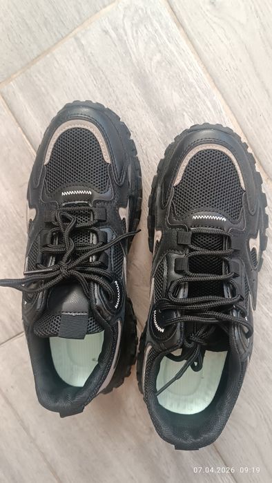 Кроссовки черные 41р