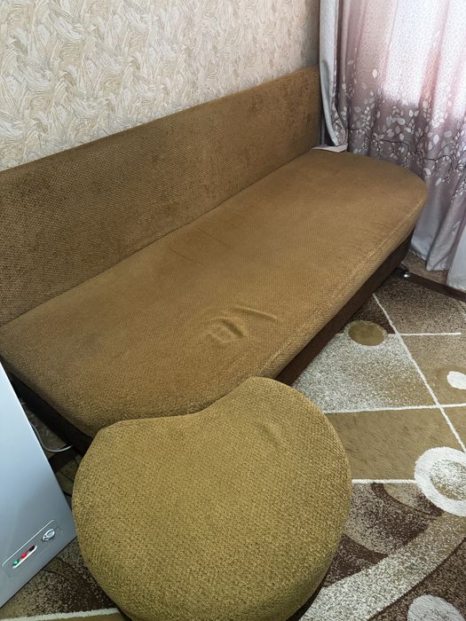 Тахта с пуфиком