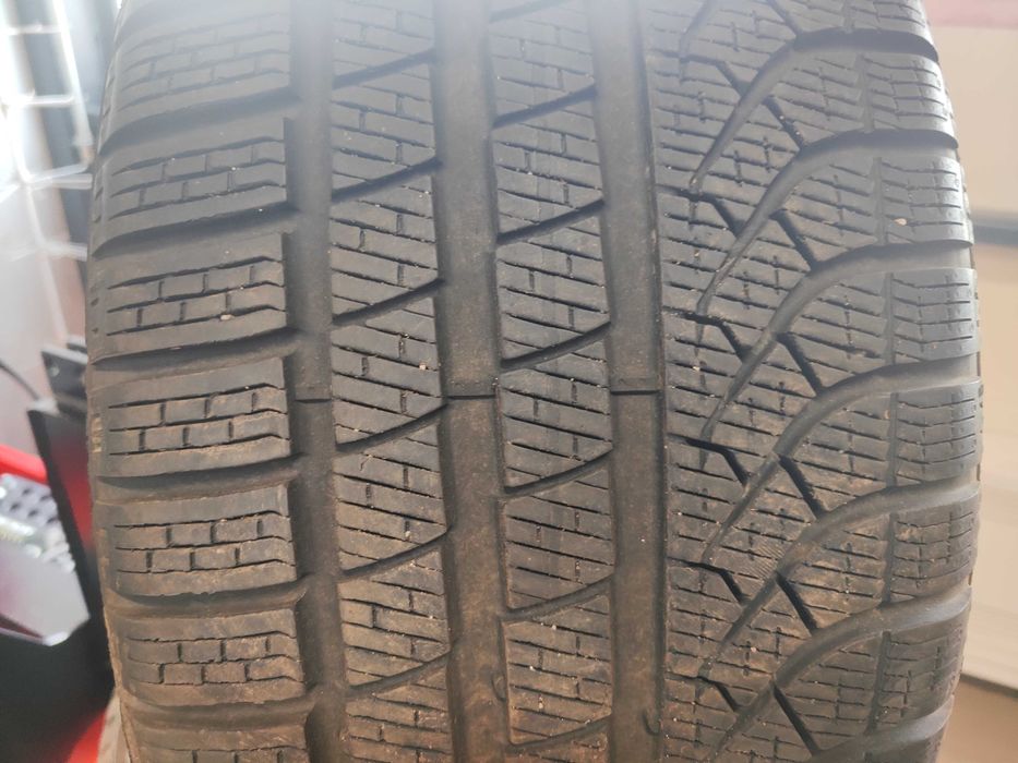 2бр. зимни гуми 255/45/19 Pirelli