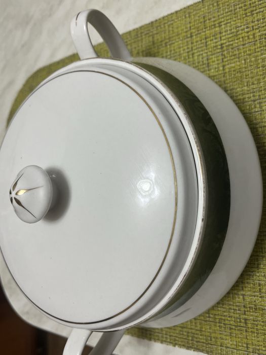 Чайник фарфоровый, супница, горшочки для запекания