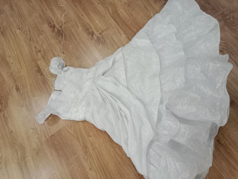 Продам 2 платье по 2500 тг