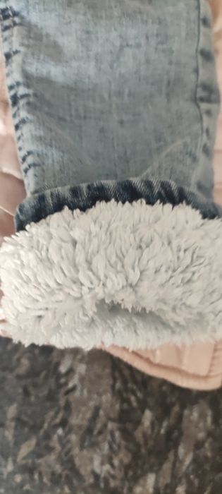 Много дебело яке и дънки с каракул