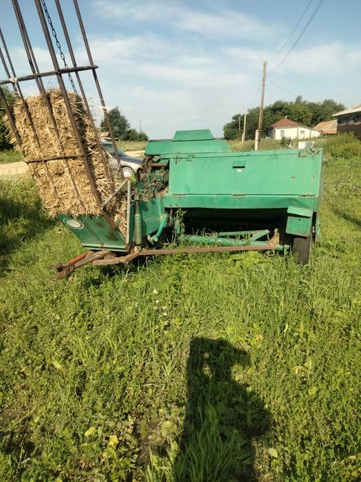 Пресс подборщик тюковый, квадратный.