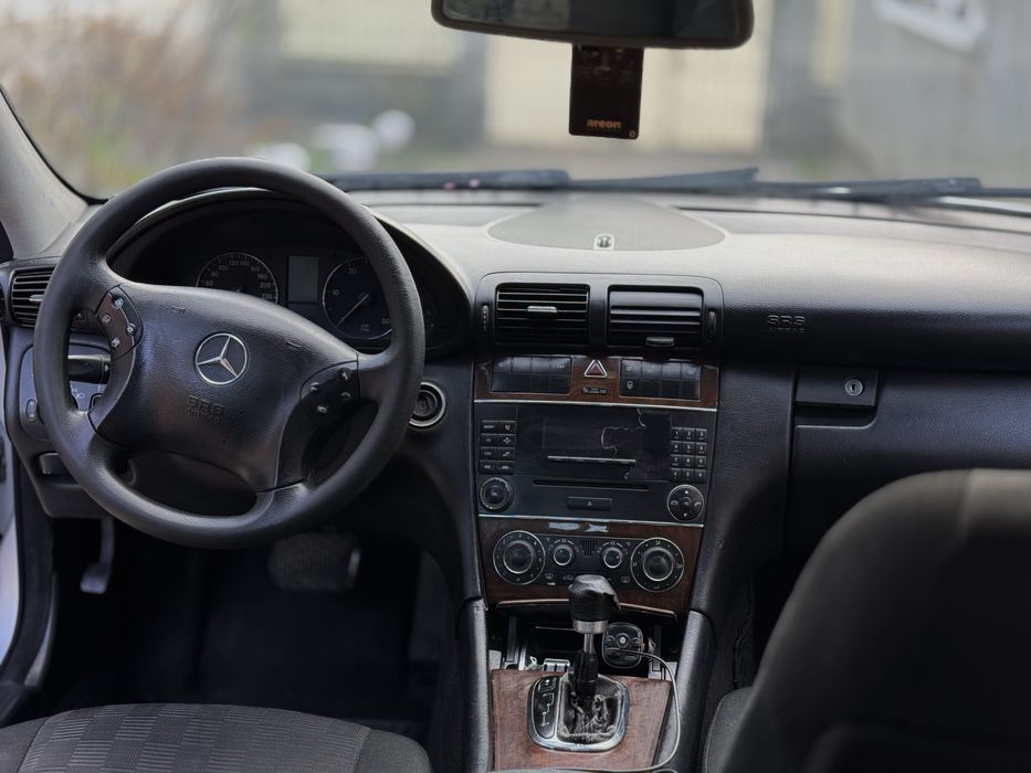 Vând schimb mercedes c 220 an 2006