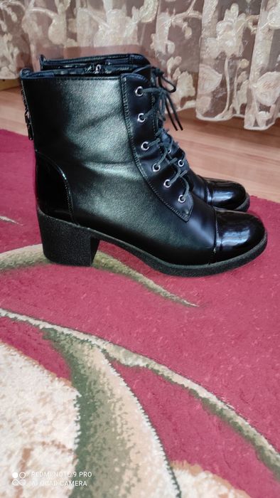 Женские ботинки.