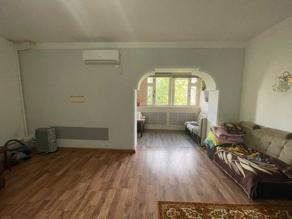 77 серии м-в Эльбек быв.вин завод рядом Канадская школа 72 кв.м 3\4\4