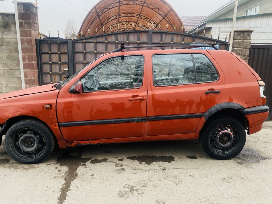 Volkswagen Golf продам машину