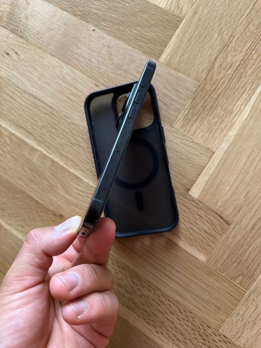 Продавам iPhone 16 pro