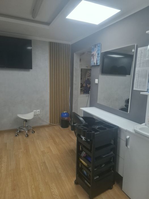Salon Zona Nufarul central cauta personal in regim pfa ,cosmetica ,coafura,frizerie ,manichiurs