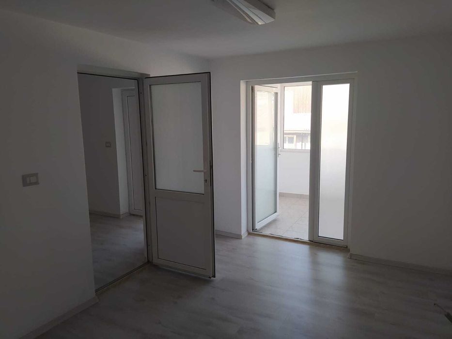 De vanzare P+1+M zona Autogara