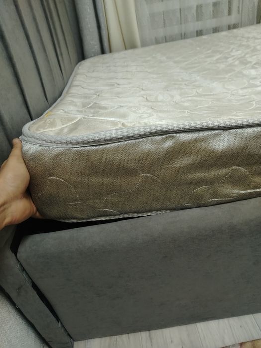 Продам матрац 160 на 200