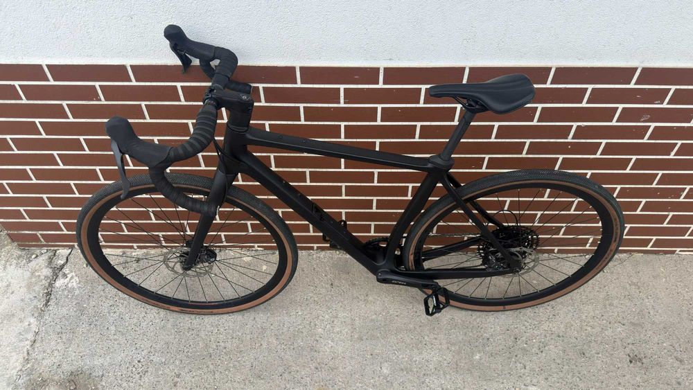 Pivot Vault Gravel GRX 1x12 Hidraulice bicicleta M peste Grizl Boone 2026