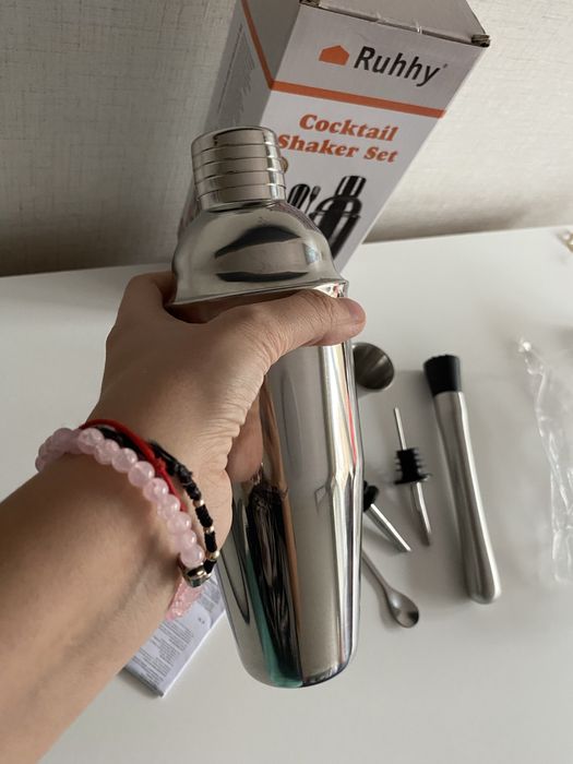 Нов комплект за коктейли - 6 части, шейкър