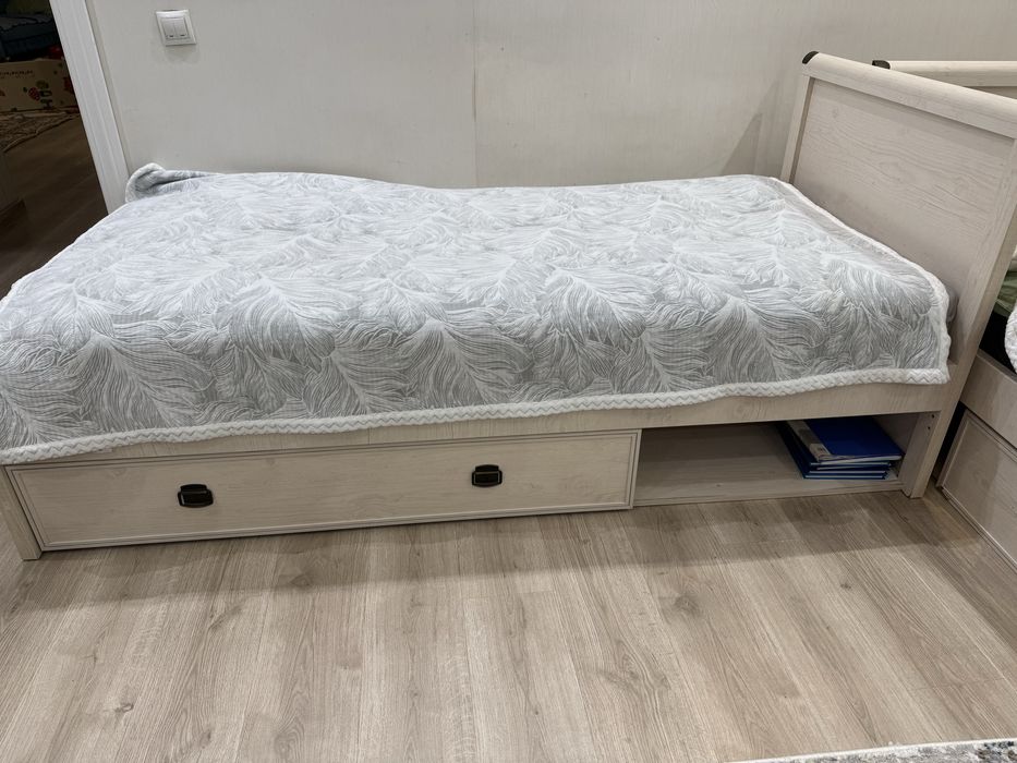 Кровать 90*200 с раздвижными шкафчиками