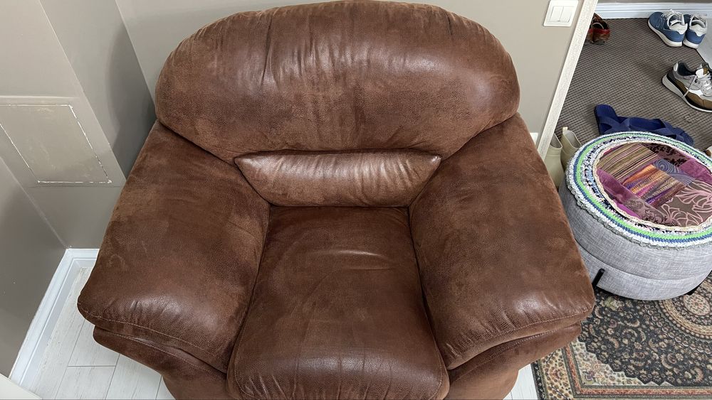 Кресло. Материал- кожа