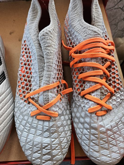 Оригинални бутони