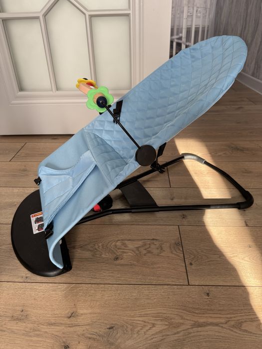 Шезлонг цвет голубой.