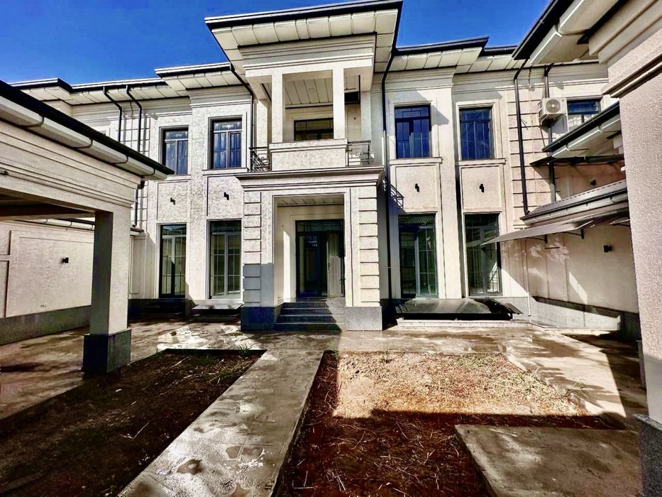 Uy sotiladi narxi zor!!!