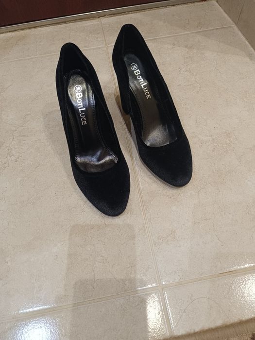 Елегантни дамски обувки