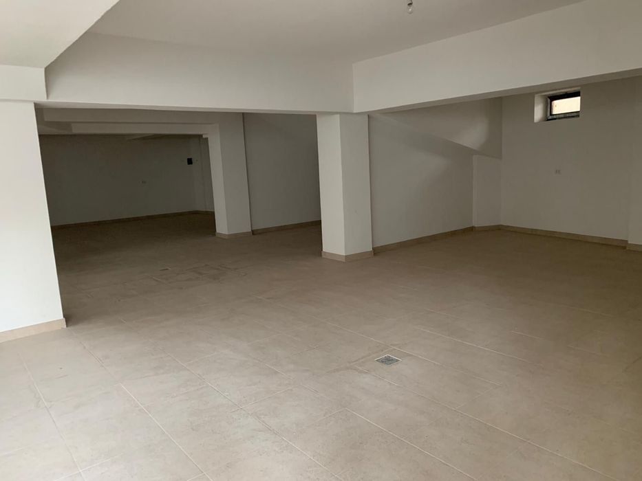 Vând spațiu comercial – 500 mp - parter și subsol bloc nou