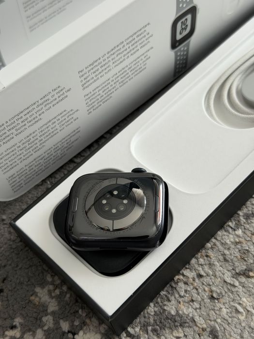 Apple Watch S7 45mm + нова каишка