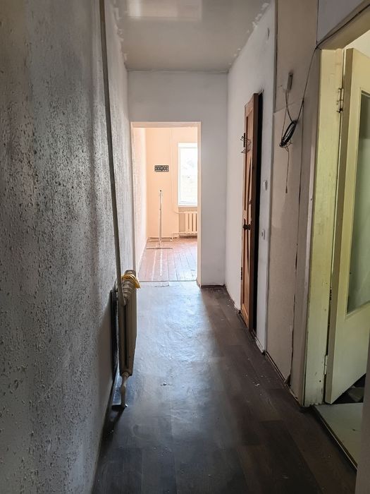 Sotiladi eski sergılı 1/1/4 Golereyka