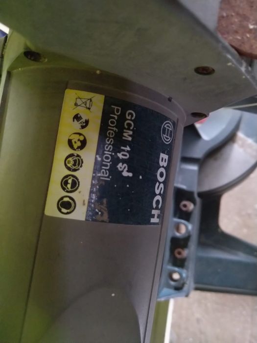 Fierastrau Bosch profesional cu masa GCM 10S