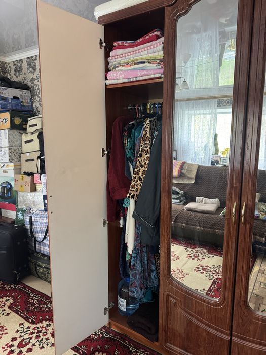 Шкаф (тумбочки бесплатно)