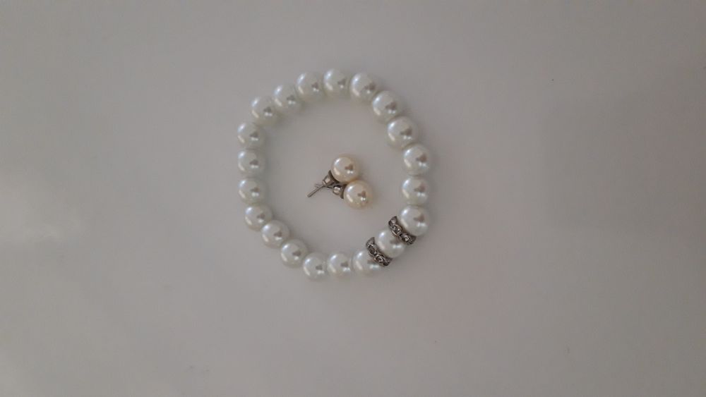 Гривна и обеци с перли