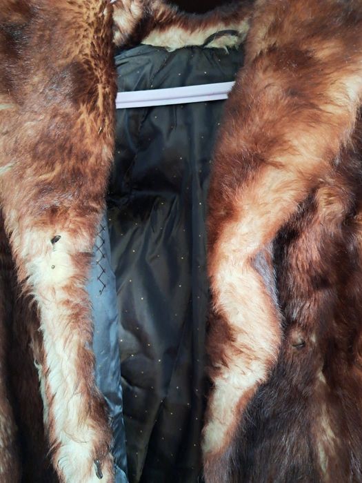Светло кафяво палто с косъм, пухено