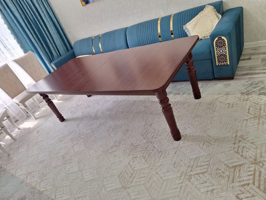 Продам стол для гостиной 3 м