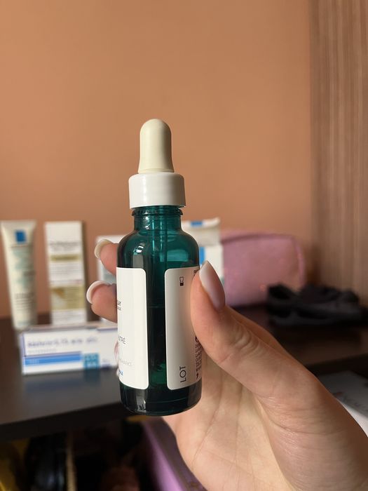 Козметика centella, adapalene, la roche possay, vitamin C