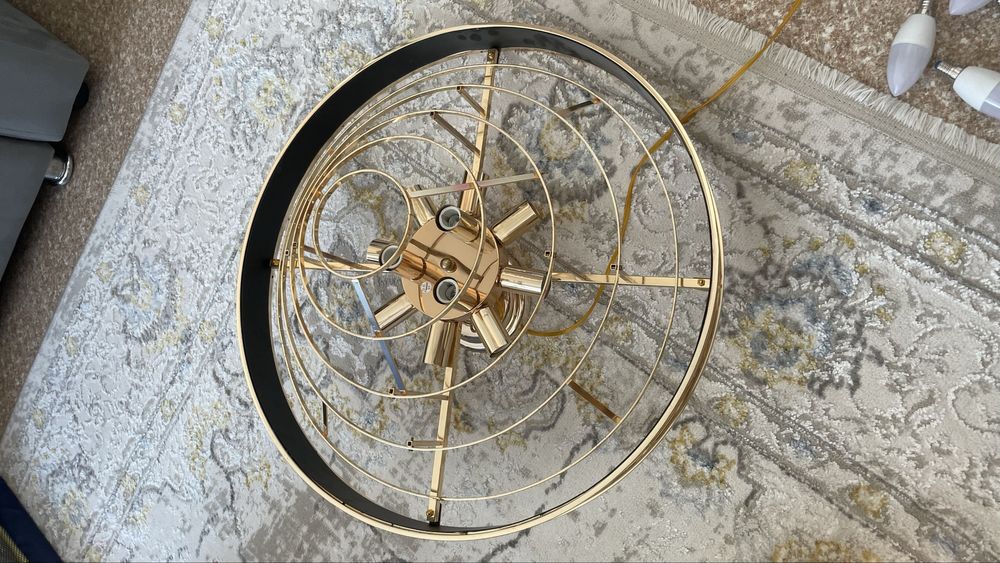 Продаётся стильная люстра премиум-класса.