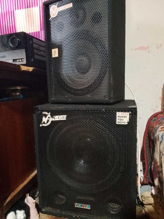 Vand boxe  prin cablu