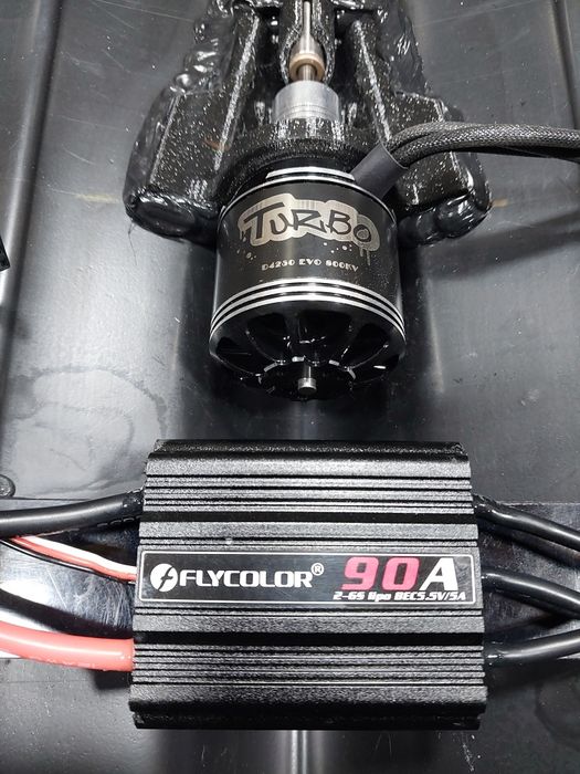 Repar confecționez la comanda bărcuțe de plantat și nadit.