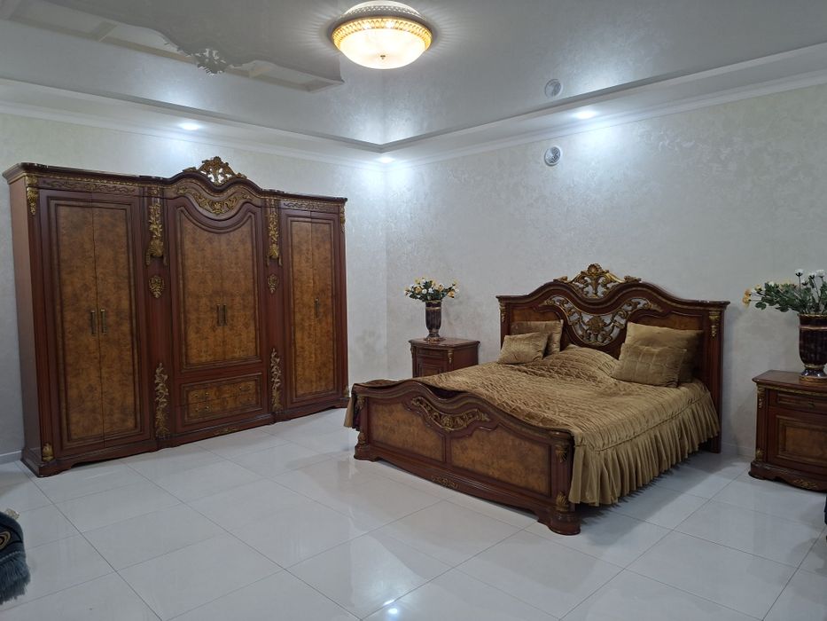 СРОЧНО ПРОДАЕТСЯ квартира 2-х этажная в центре города ТОРГ ЕСТЬ