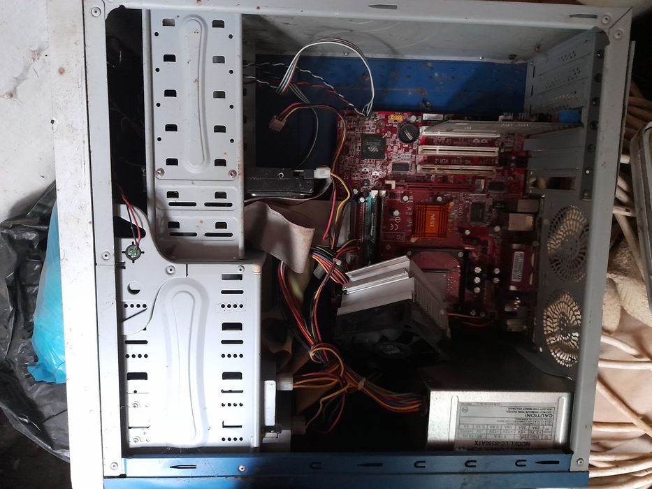 Vand unitate de calculator pntiu4 sau pentru piese