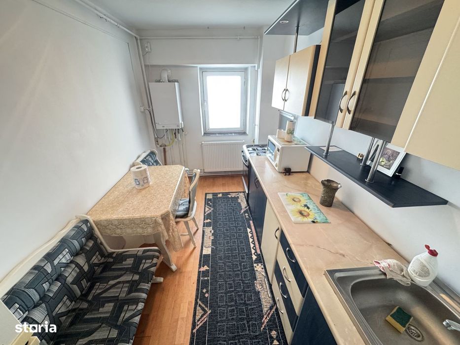 Apartament 2 camere zona Poarta 6 cu Centrala si Parcare