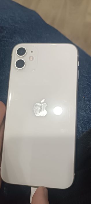Продам айфон 11