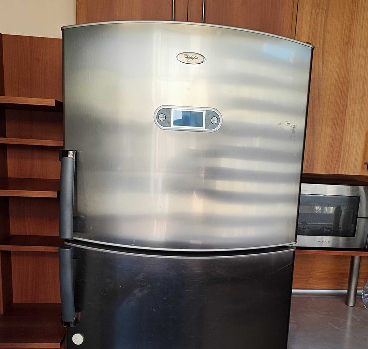 Голям хладилник Whirpool с проблем