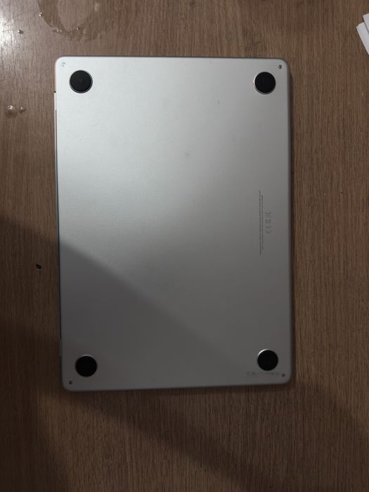 Macbook m2 16 gb ram 256gb memorie  baterie 100%(nu ofer livrare)