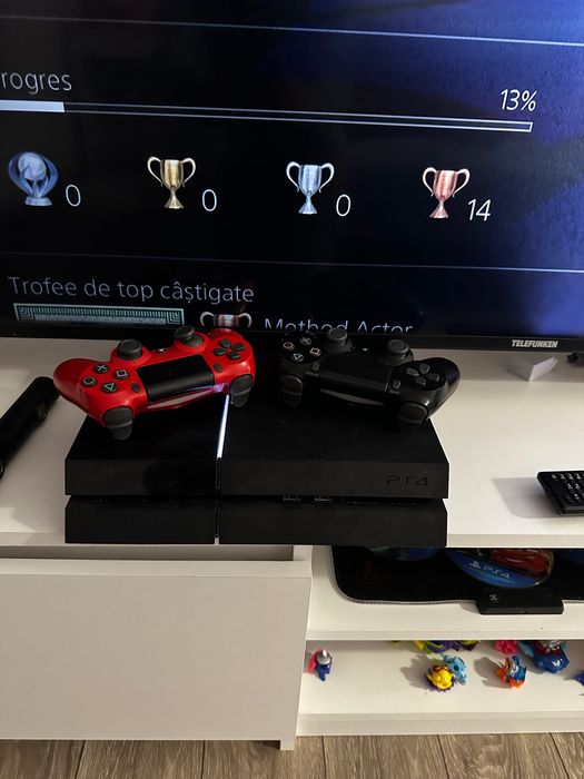 Consola pS4 cu doua joystik-uri