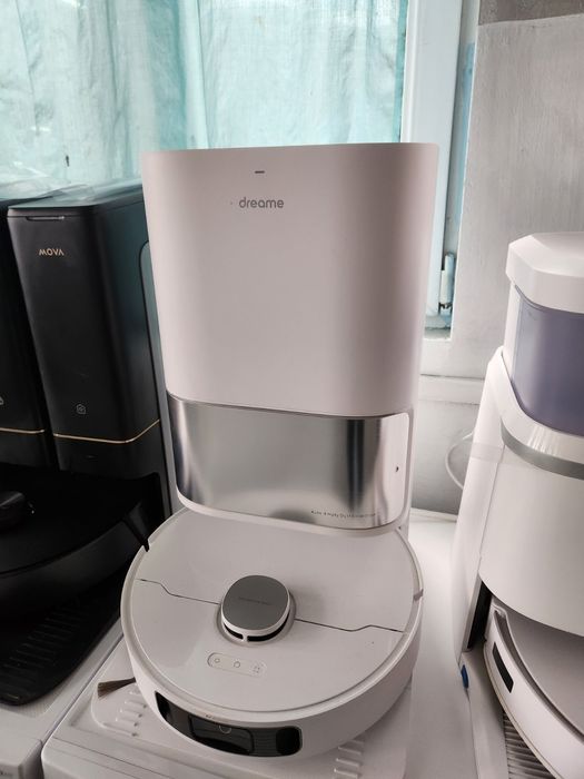 Миеща прахосмукачка робот