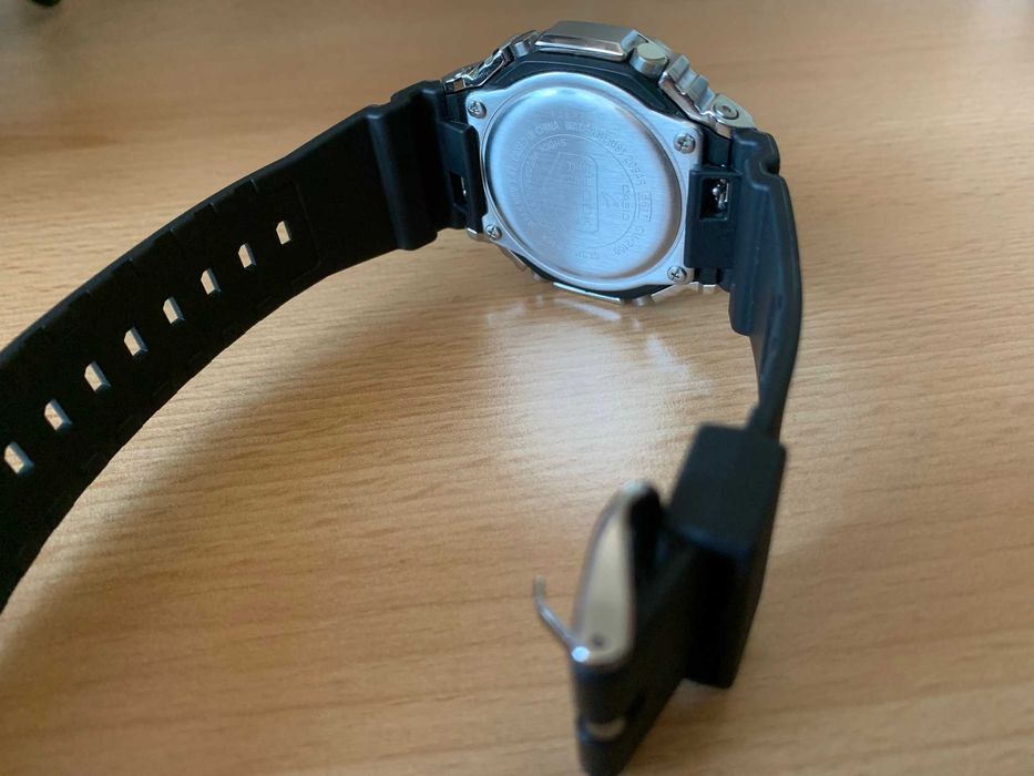 Часовници Lotus Chrono и Casio G-Shock